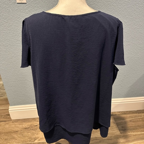 BloomChic Navy Top - Picture 2 of 5